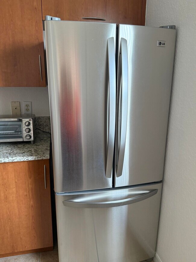 Building Photo - 156 SW Peacock Blvd