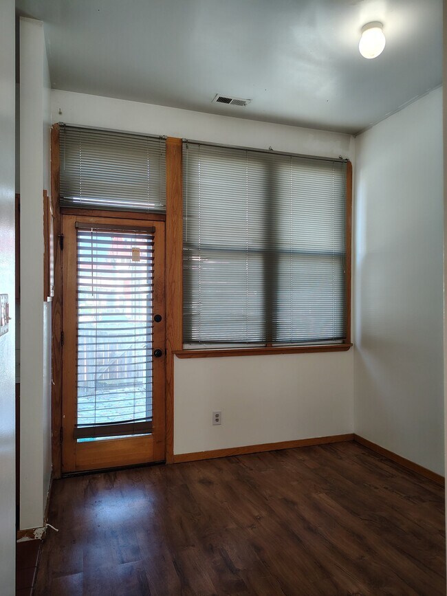 Building Photo - 1217 N 11th St
