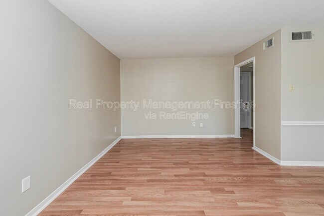 Building Photo - 1520 Yale St