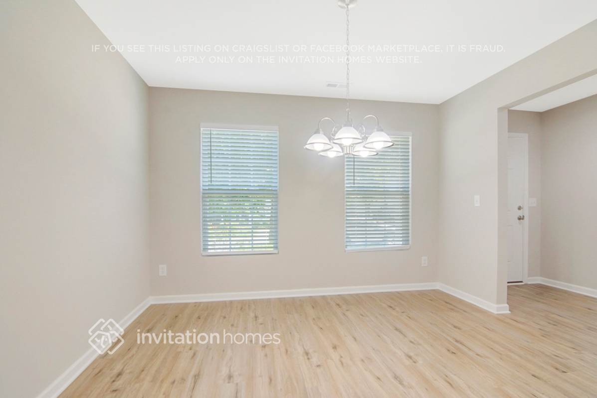 Building Photo - 914 Ujamaa Dr