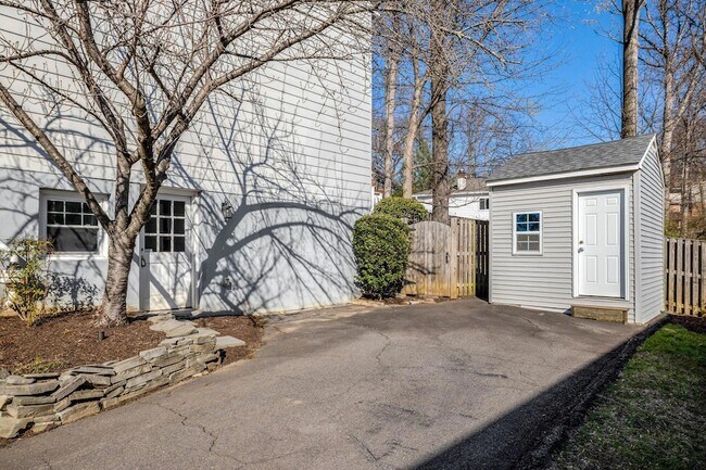 Building Photo - 2015 Freedom Ln