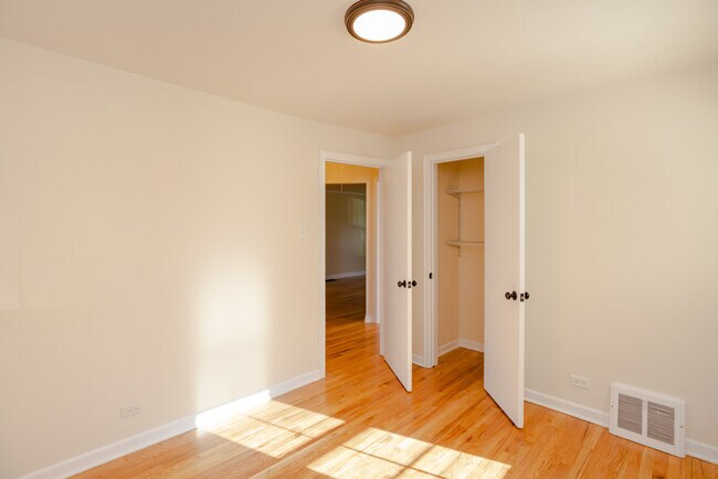 Building Photo - 4260 W Nelson St
