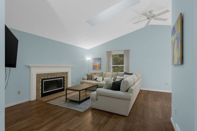 Building Photo - Charming Home at the Base of Old Mission Peninsula