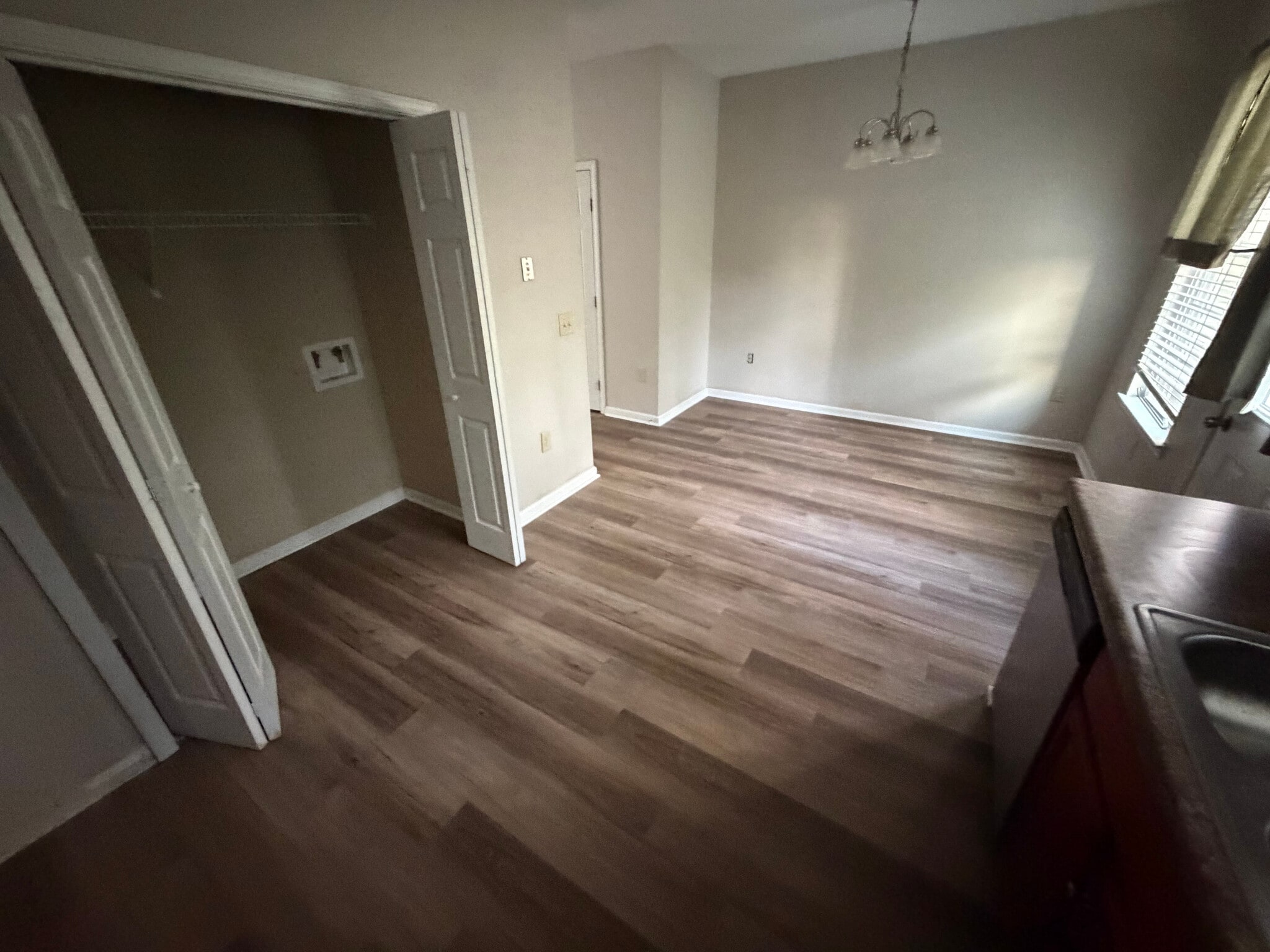 Building Photo - Room in Townhome on Timber Ridge Dr