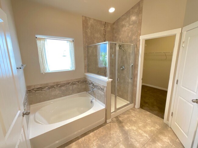 Building Photo - 4 Bedroom Home Available Near Woodmoor Dr ...