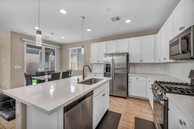 Building Photo - 688 Monroe Hl Pl