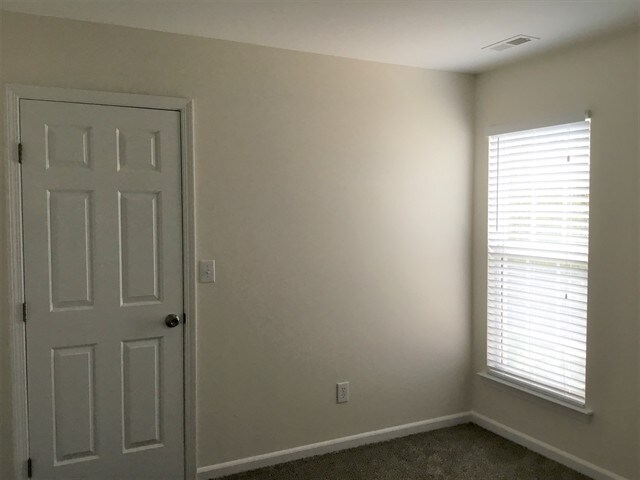 Building Photo - 1015 Farmingham Ln