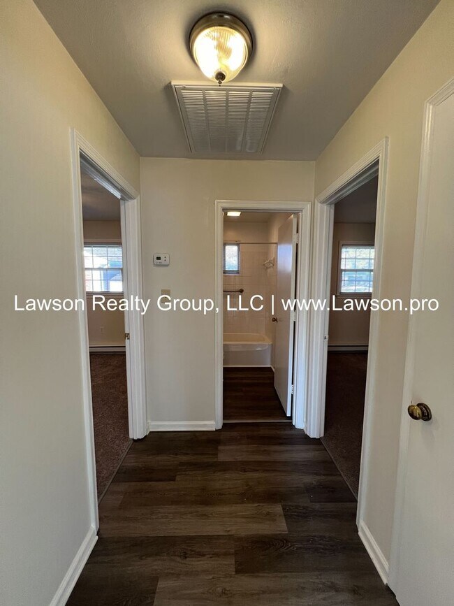 Building Photo - Moran 623-625