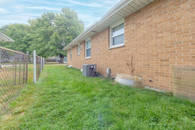 Building Photo - Three Bedroom Home in Kalamazoo