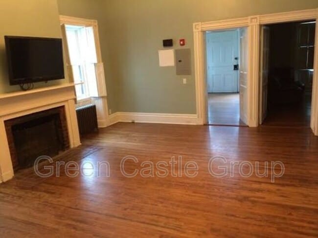 Building Photo - 323-325 College Street, Unit 9