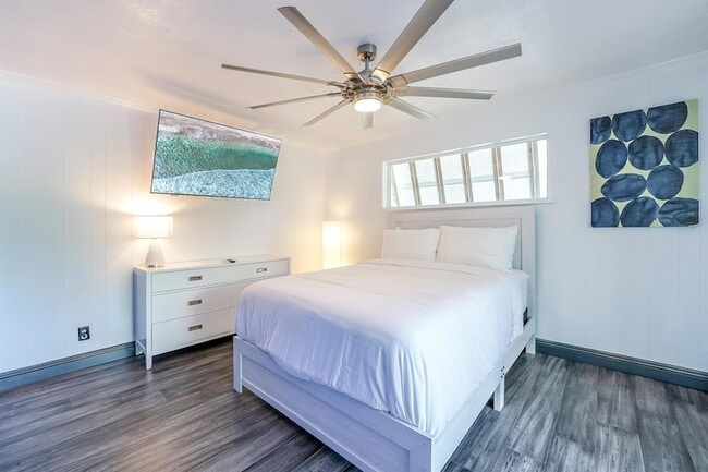 Building Photo - 2531 NE 47th St