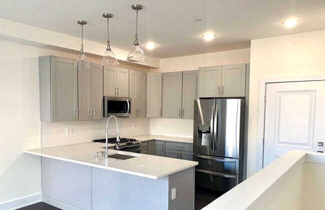 Primary Photo - Luxurious 1-Bedroom Apartment in Olde Kens...