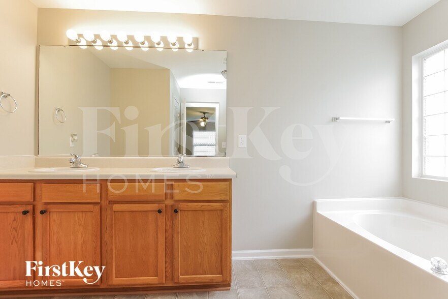 Building Photo - 2026 Craver Meadows Dr