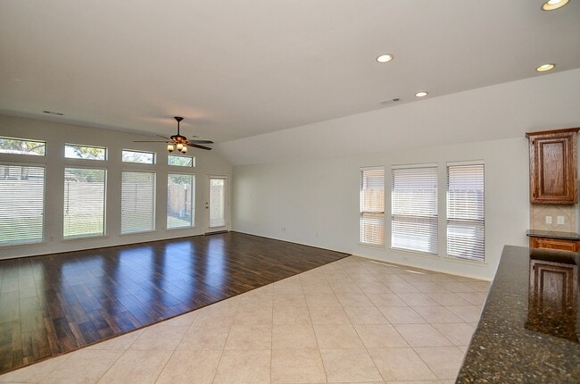 Building Photo - 26006 Palmdale Estate Dr