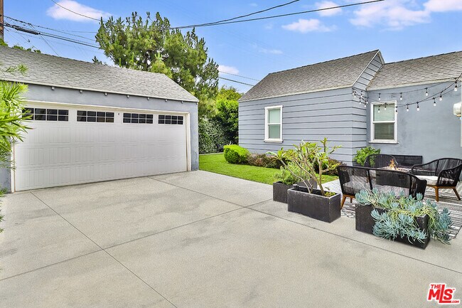 Building Photo - 6027 Comey Ave
