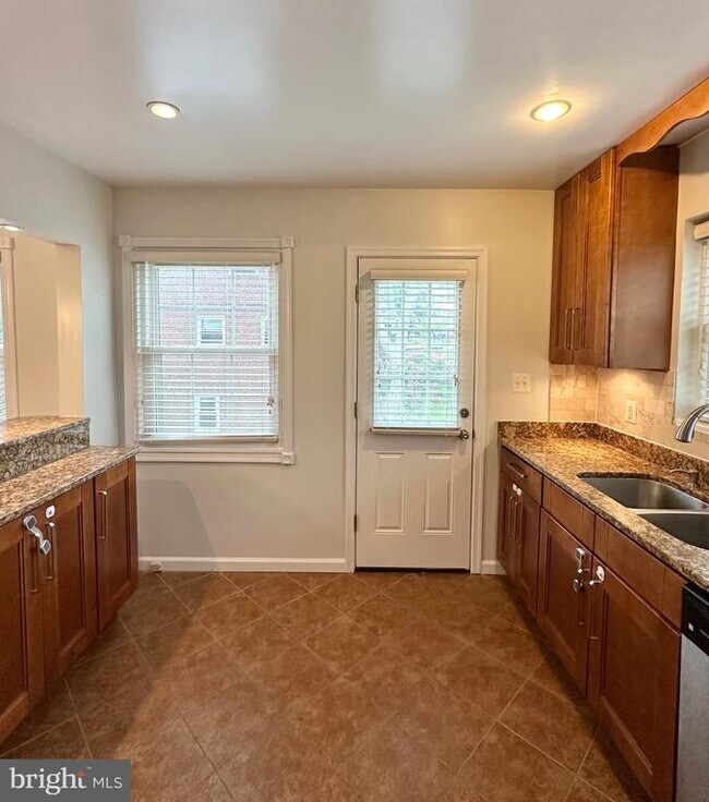 Building Photo - 3066 Valley Ln
