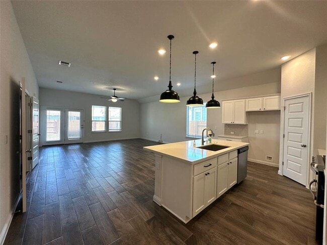 Building Photo - 8404 Skytex St
