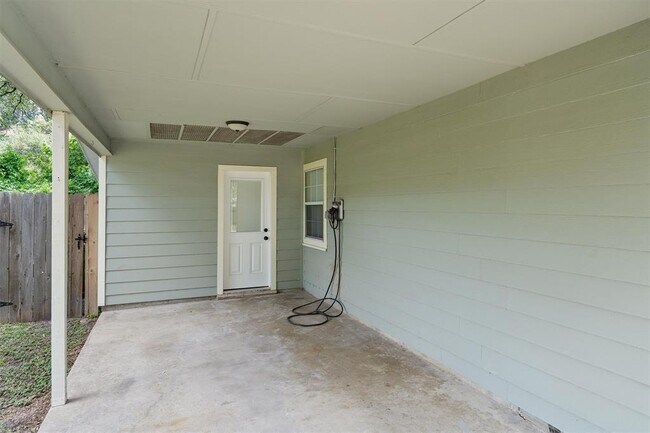 Building Photo - 7707 Robalo Rd