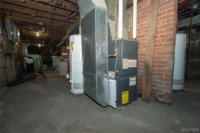 Building Photo - 11 Hoyt St