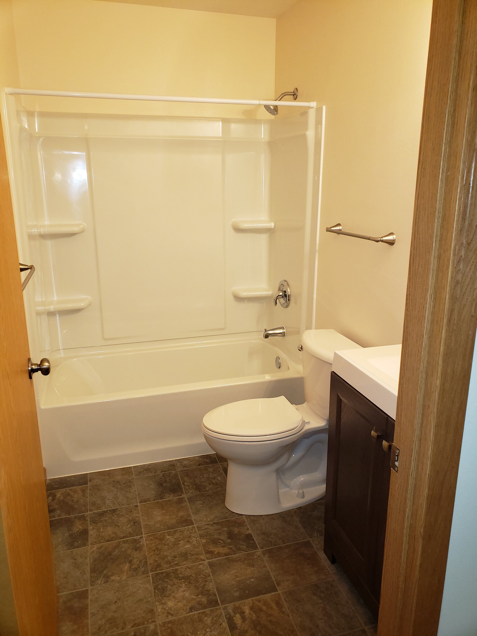 Building Photo - 3825 Cliffside Dr