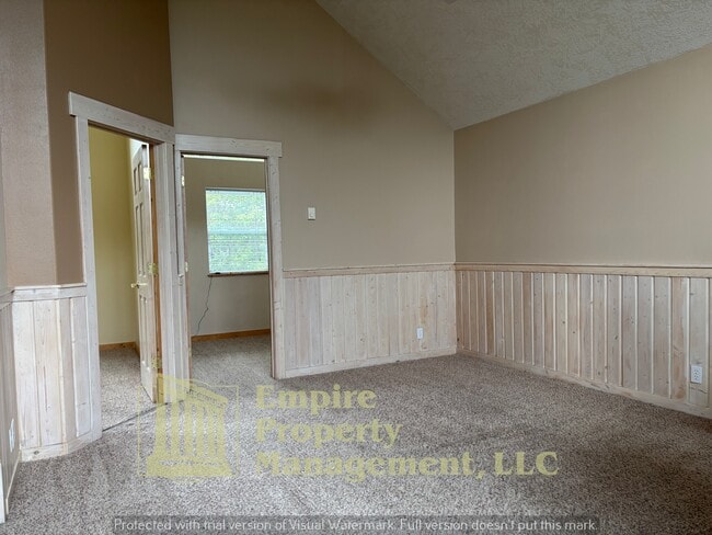 Building Photo - 1601 Main St