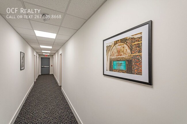 Building Photo - The Royal JR 1 Bed Apartment