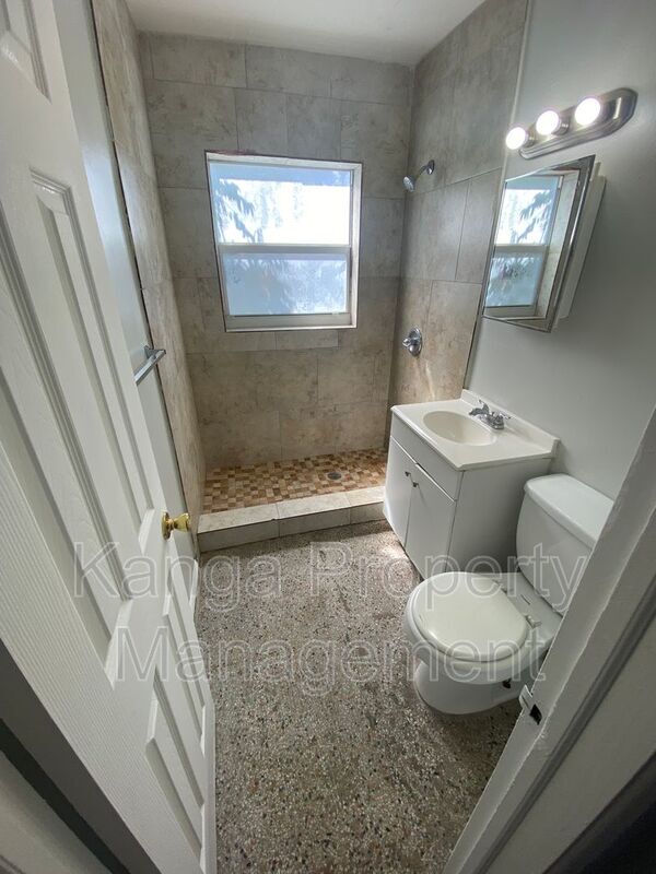 Building Photo - 3716 Henry Ave