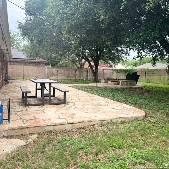 Building Photo - 103 WindCrest