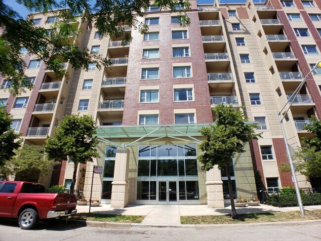 Building Photo - 100 N Hermitage Ave