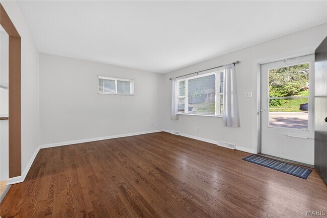 Building Photo - 21 Fern Ridge Ave