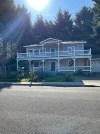Building Photo - 496 Fairway Ct