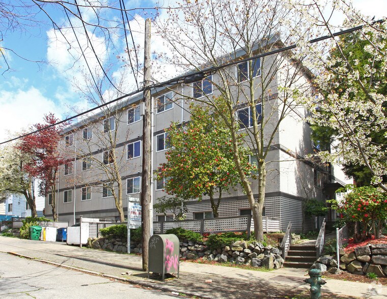 Primary Photo - Badger Apartments