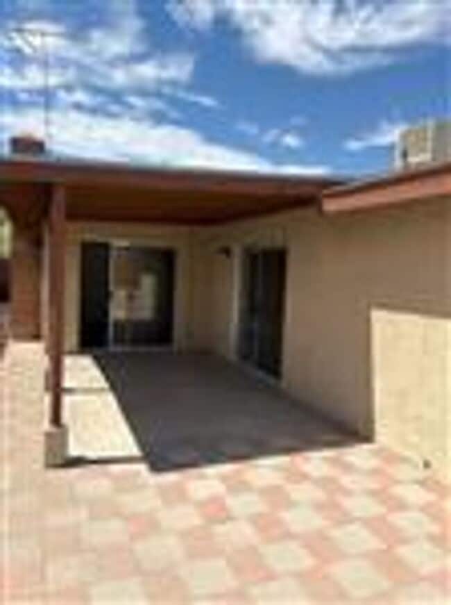 Building Photo - Call Vaughn Realty Property Management (76...