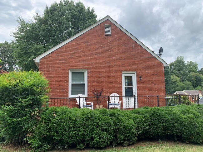 Building Photo - One Level Home off Fort Avenue