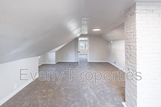 Building Photo - 1025 Yout St