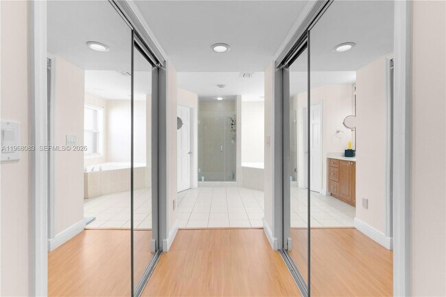 Building Photo - 5253 NW 94th Doral Pl