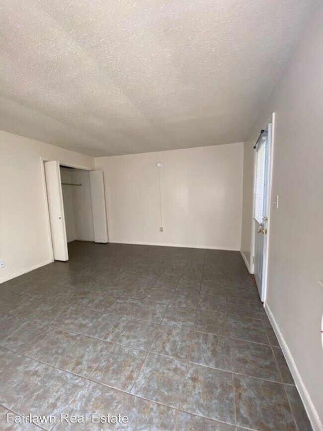 Building Photo - Studio, 1 bath Apartment - 1512 W. Healey St.