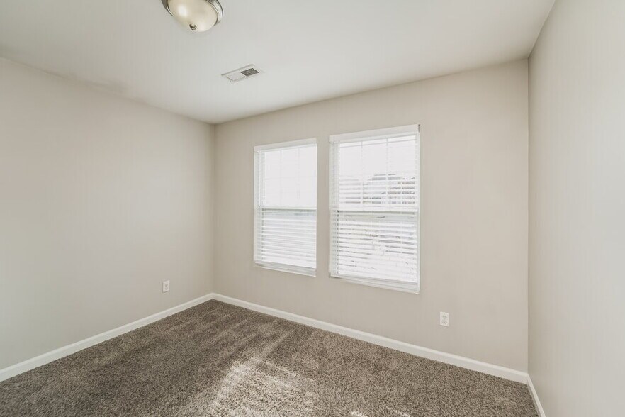 Building Photo - 4828 Abercromby St