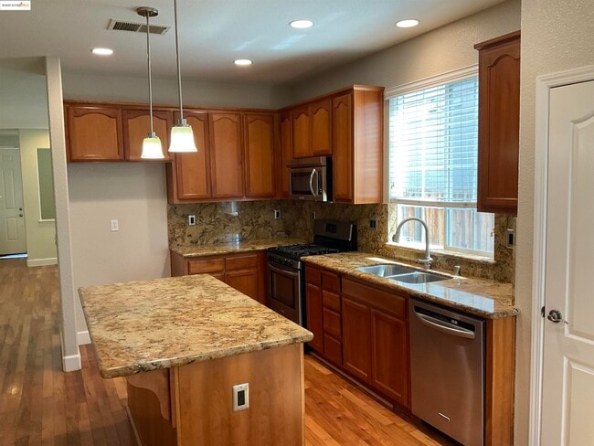 Building Photo - 5249 Sungrove Way