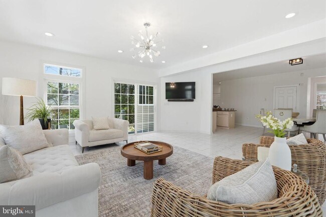 Building Photo - 3515 Devon Dr