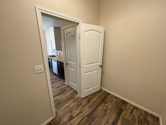 Building Photo - 3 bed 2 bath 2 car garage in Lone Star Trails!
