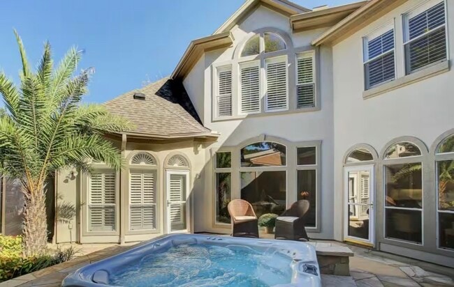 Building Photo - 2133 Bering Dr