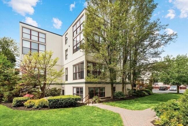 Building Photo - 87 Brookside Ave