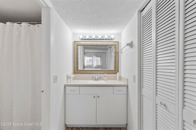 Building Photo - 1145 N Shannon Ave