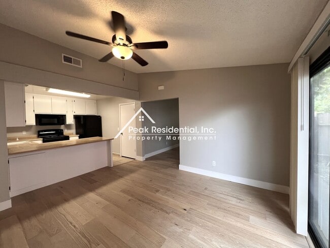 Building Photo - Nice Sacramento 2bd/1ba Halfplex!