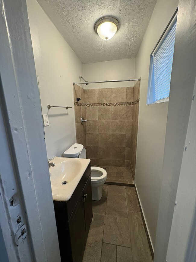 Building Photo - 1161 Ira St SW