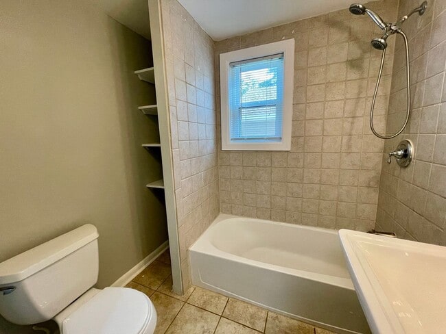 Building Photo - 3561 Champlain Ln