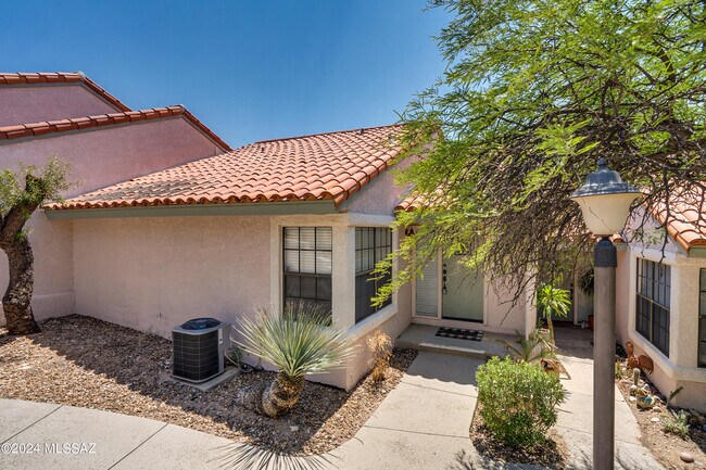 Building Photo - 6441 N Tierra De Las Catalinas