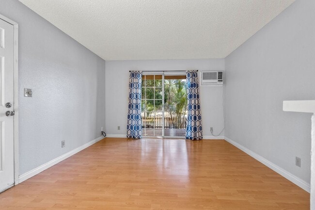 Building Photo - Remodeled 2 Bed / 1.5 Bath at Kihei Villag...