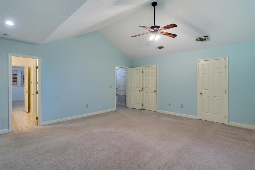 Building Photo - 1330 Roxbury Ct
